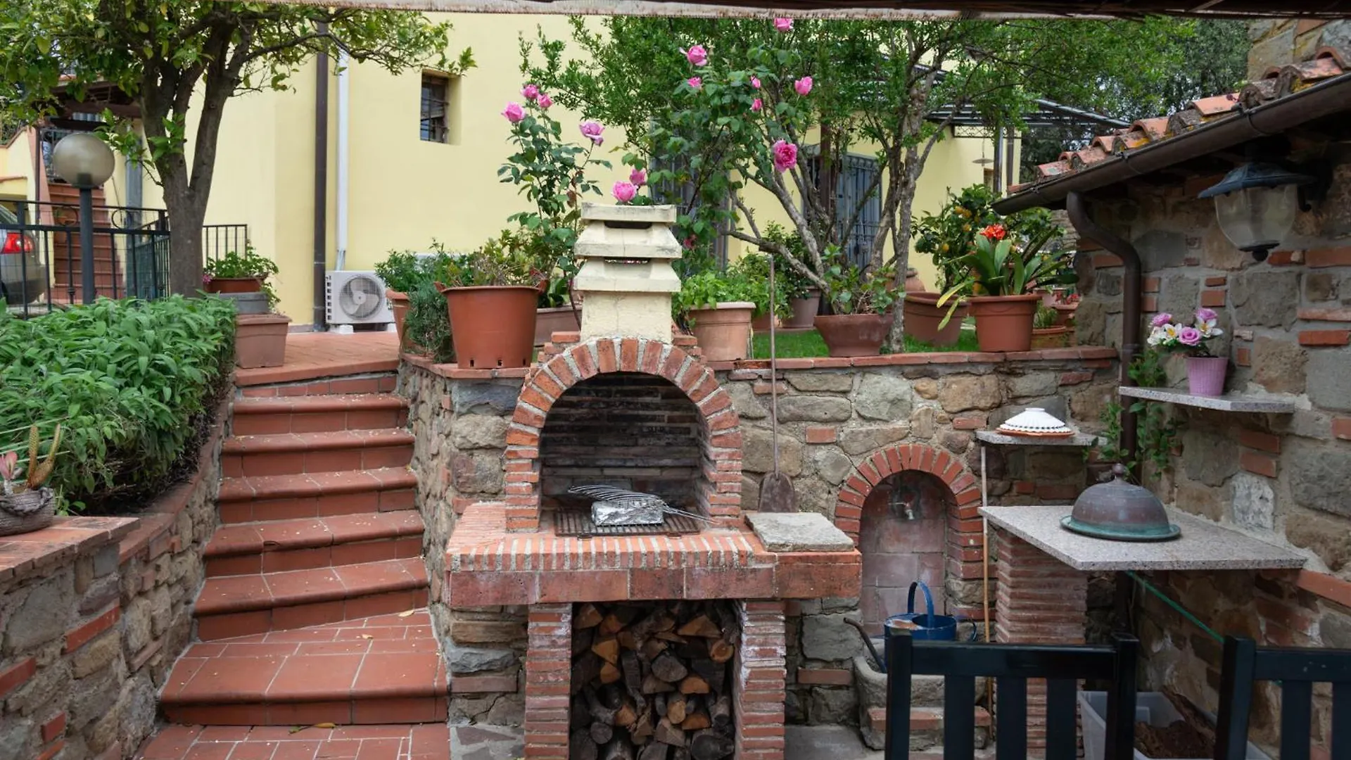 Il Piccolo Eden Apartment Pescia Italy